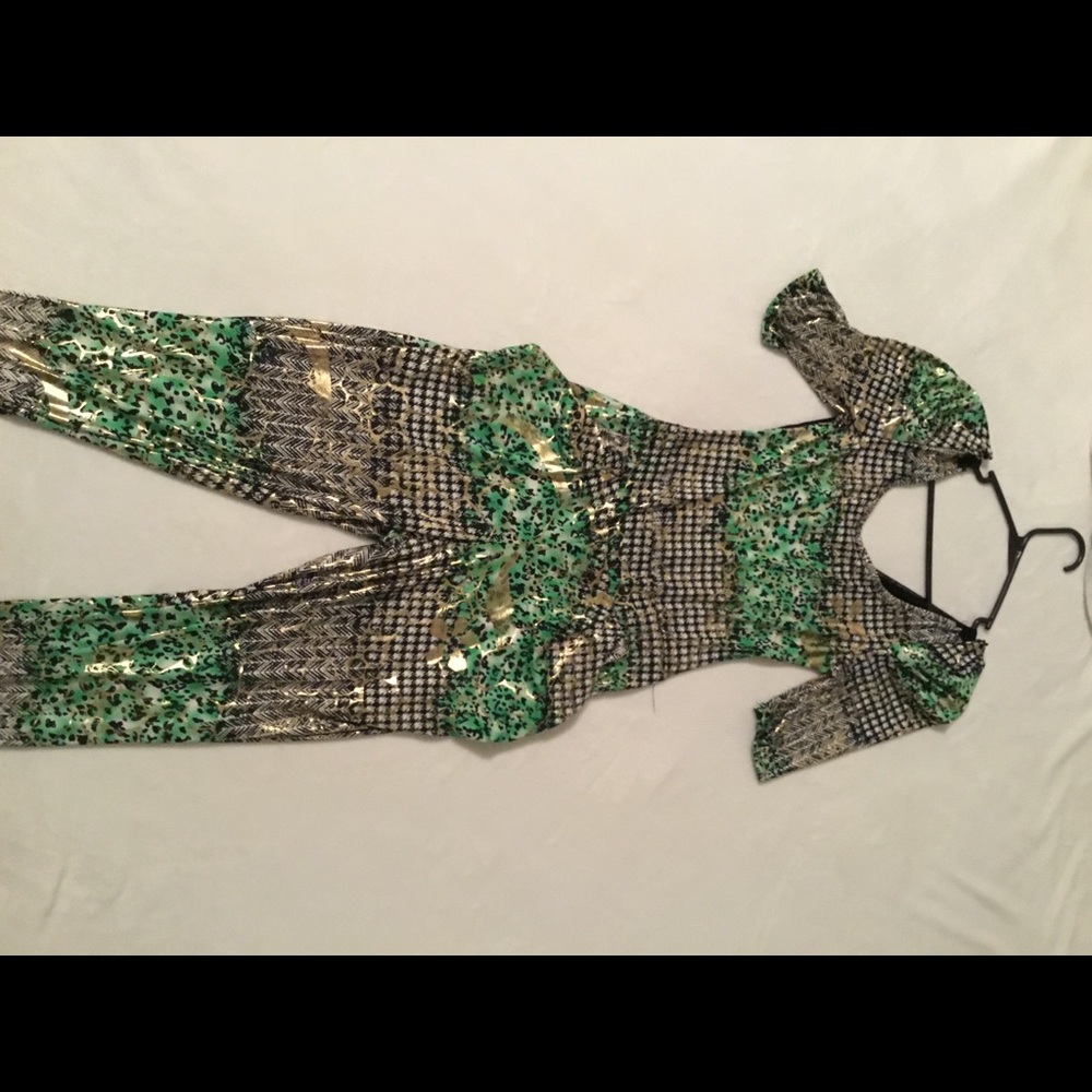 Clothing - Picture 3 of 4